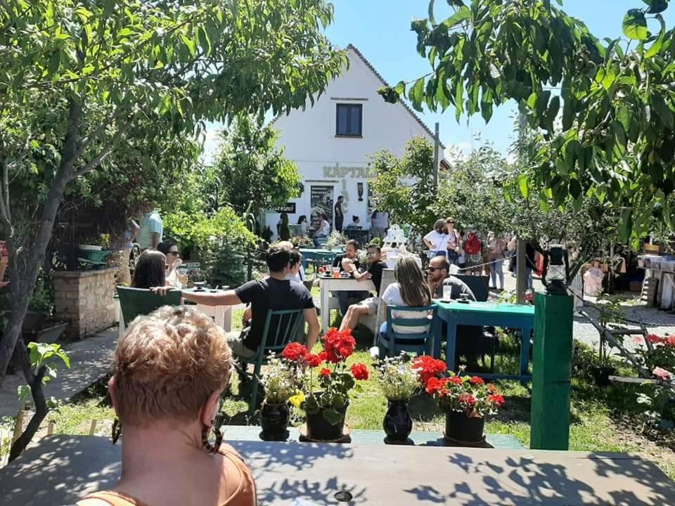 Piac Vendégház Kaptalantoti Exterior foto